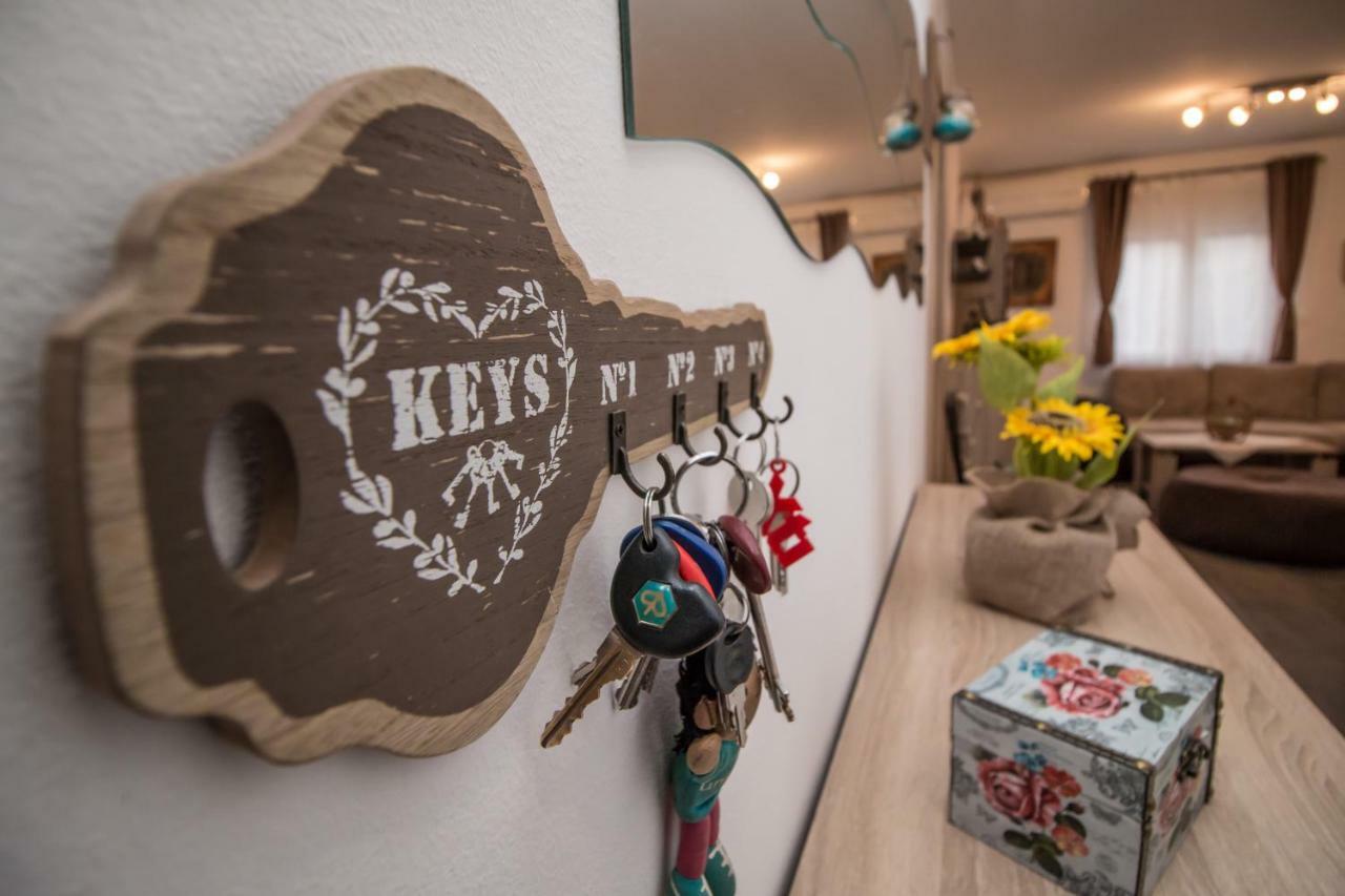 Sunny Point Apartment Ровин Екстериор снимка