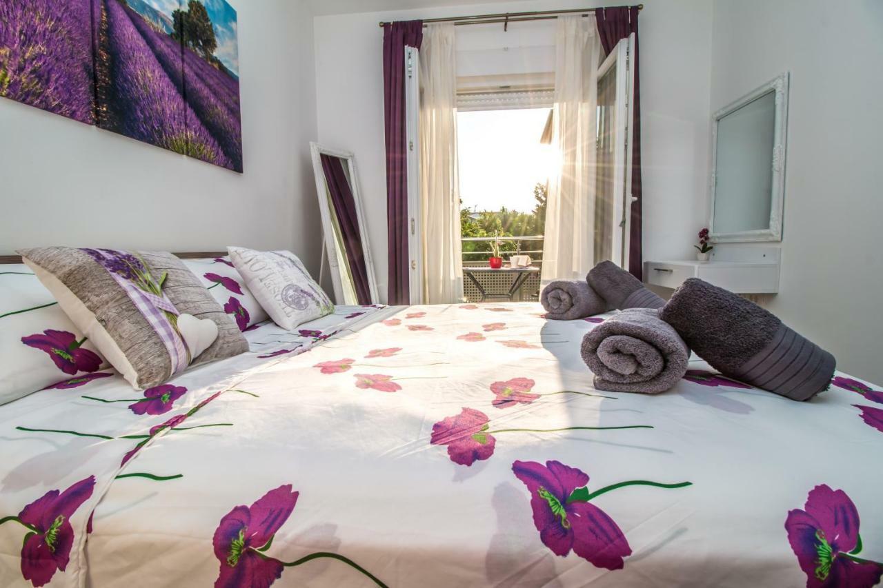 Sunny Point Apartment Ровин Екстериор снимка