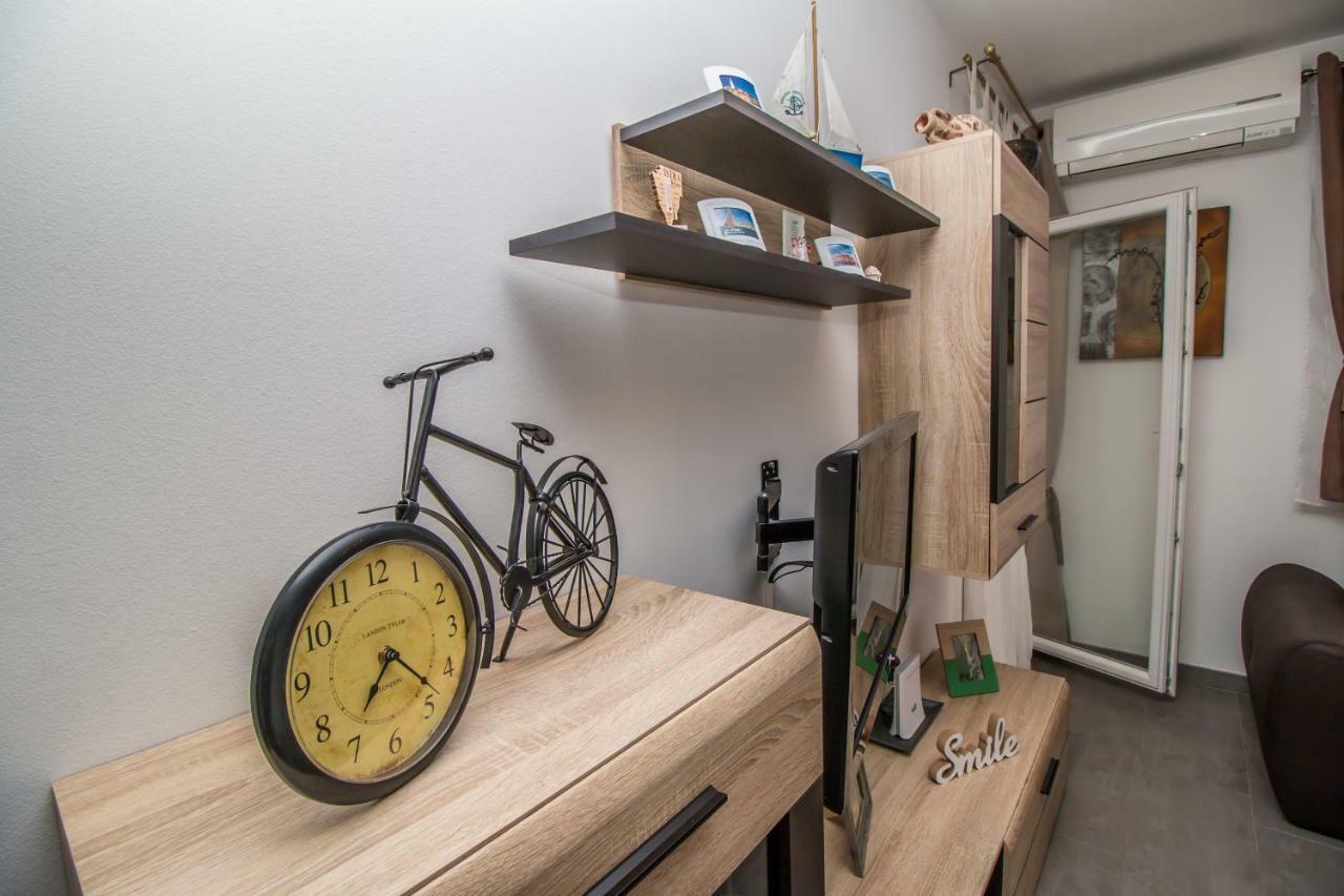 Sunny Point Apartment Ровин Екстериор снимка