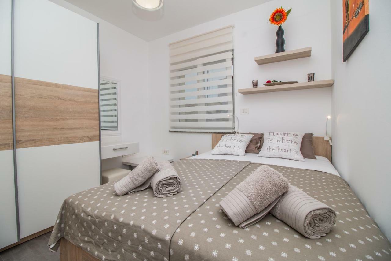 Sunny Point Apartment Ровин Екстериор снимка