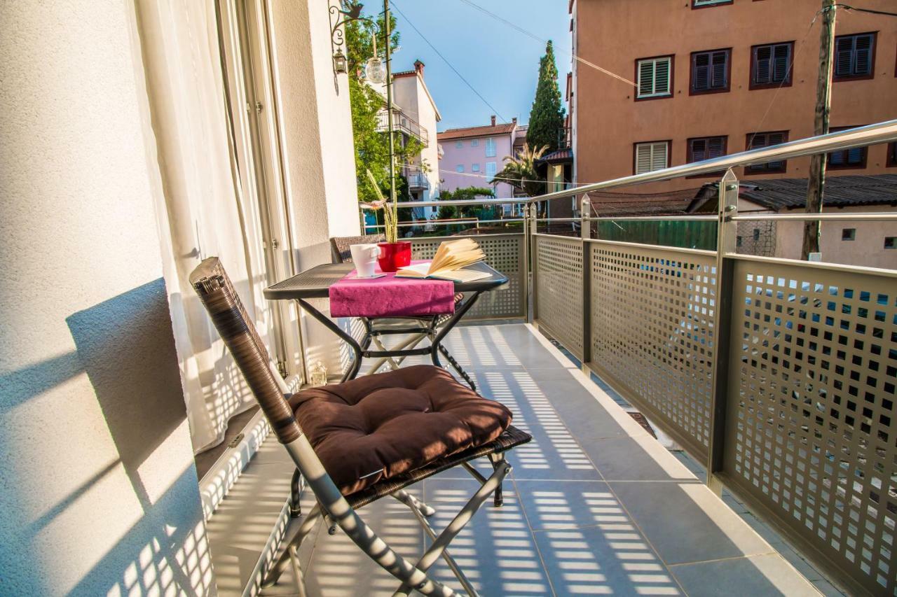 Sunny Point Apartment Ровин Екстериор снимка
