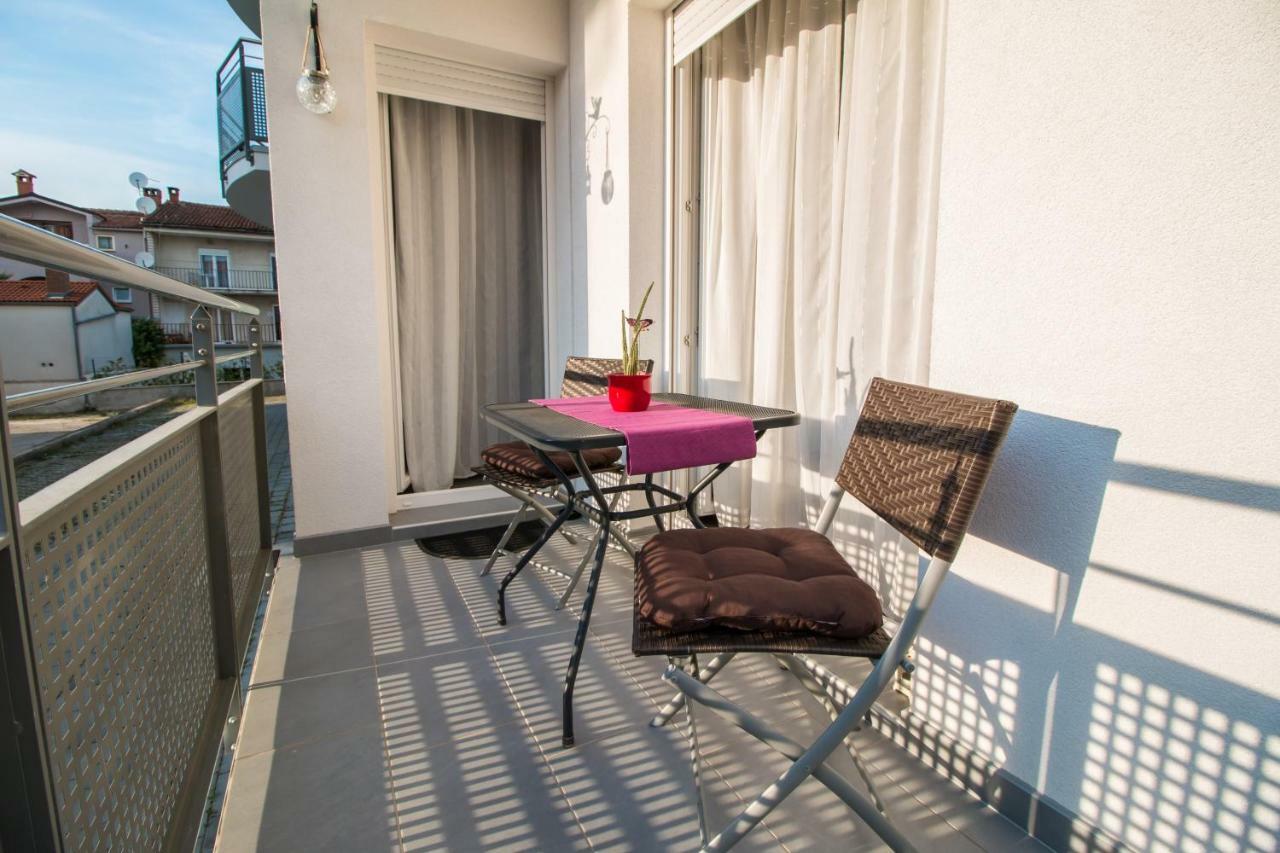Sunny Point Apartment Ровин Екстериор снимка