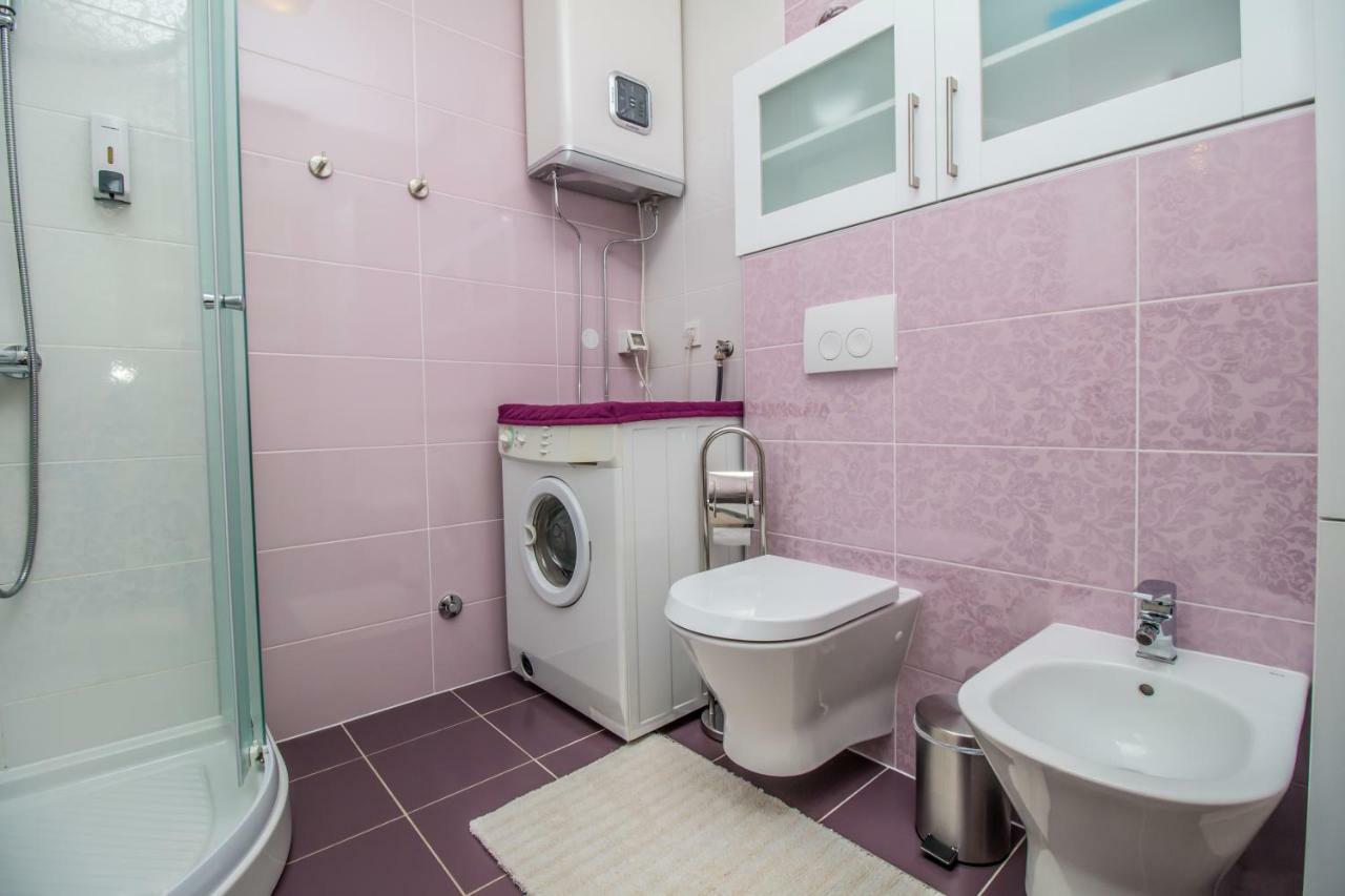 Sunny Point Apartment Ровин Екстериор снимка