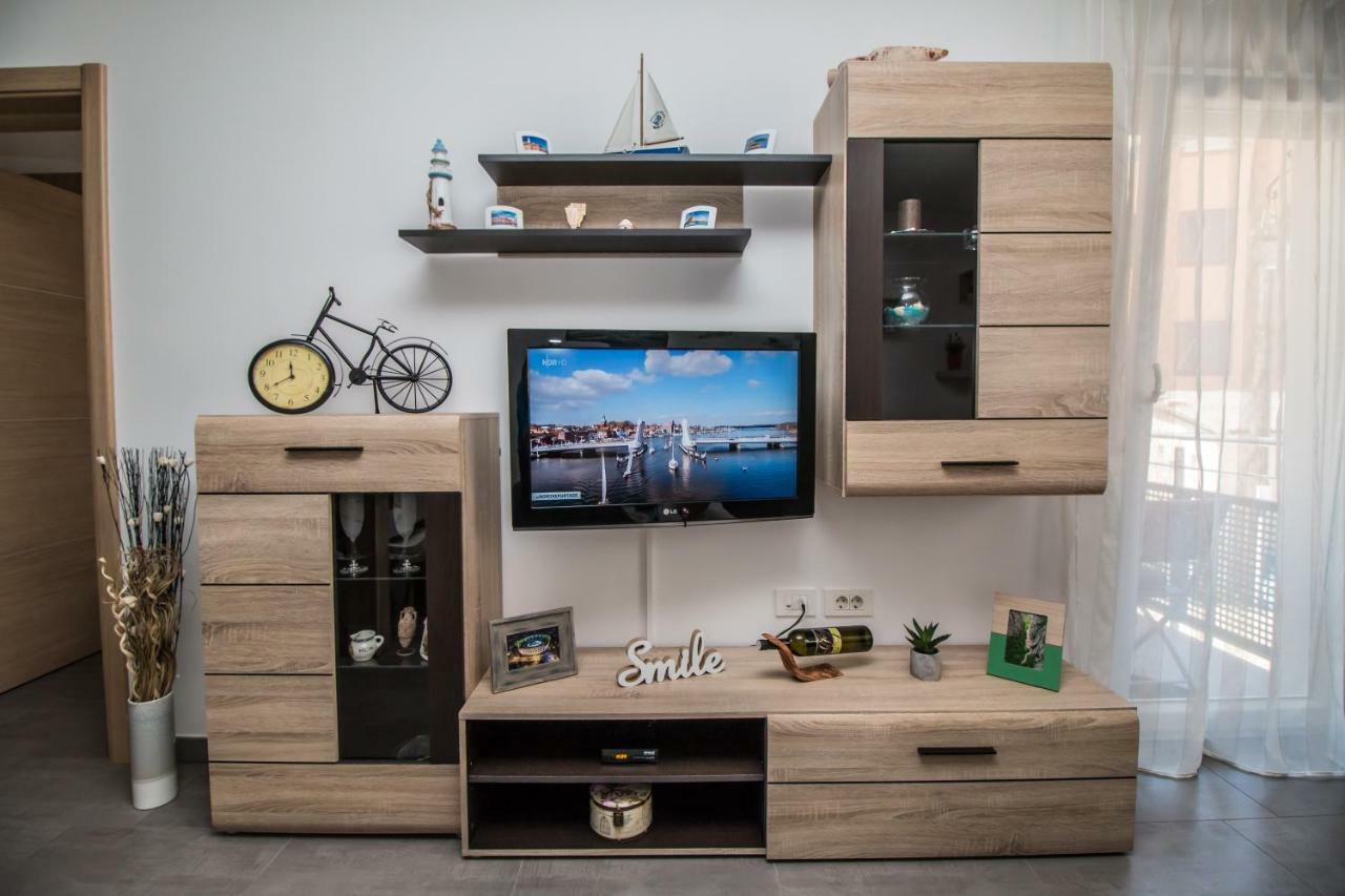 Sunny Point Apartment Ровин Екстериор снимка