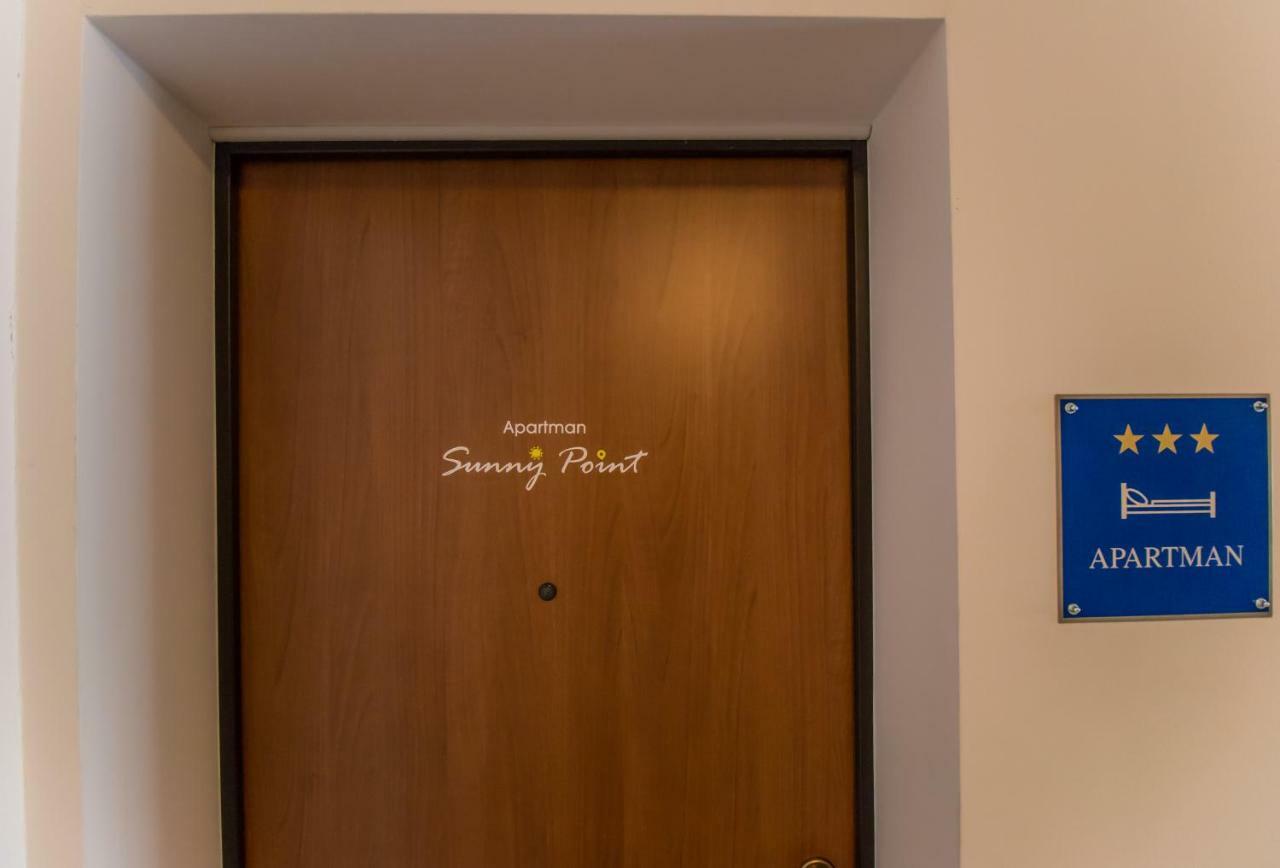 Sunny Point Apartment Ровин Екстериор снимка